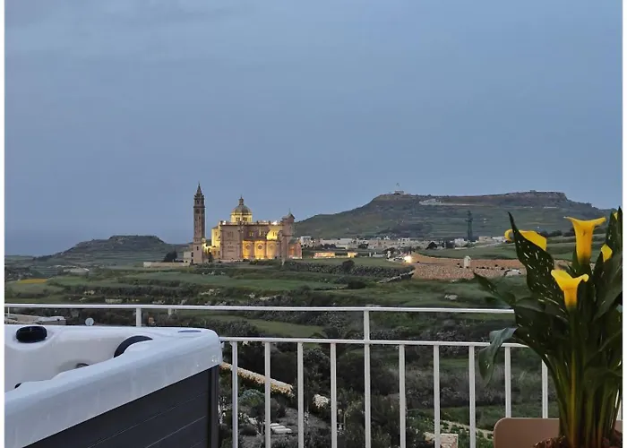 Veduta Ta Pinu With Stunning Views Garden Sauna Pool And Gym Hotel apartamentowy Għarb