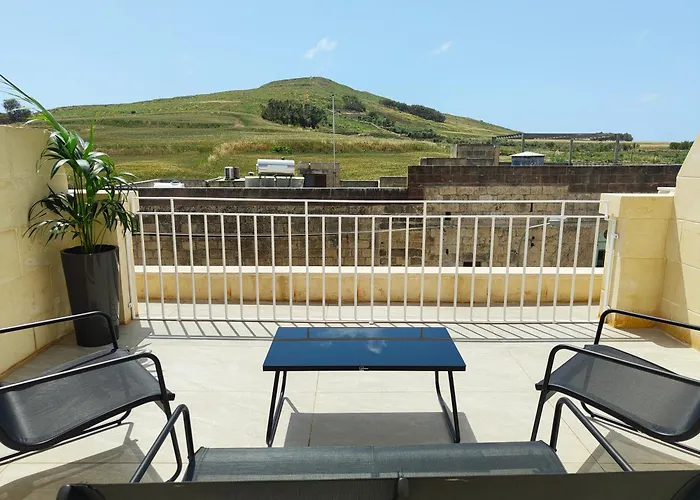 Hotel apartamentowy Veduta Ta Pinu With Stunning Views Garden Sauna Pool And Gym 4*