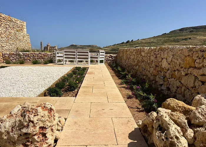 Veduta Ta Pinu With Stunning Views Garden Sauna Pool And Gym Hotel apartamentowy Għarb