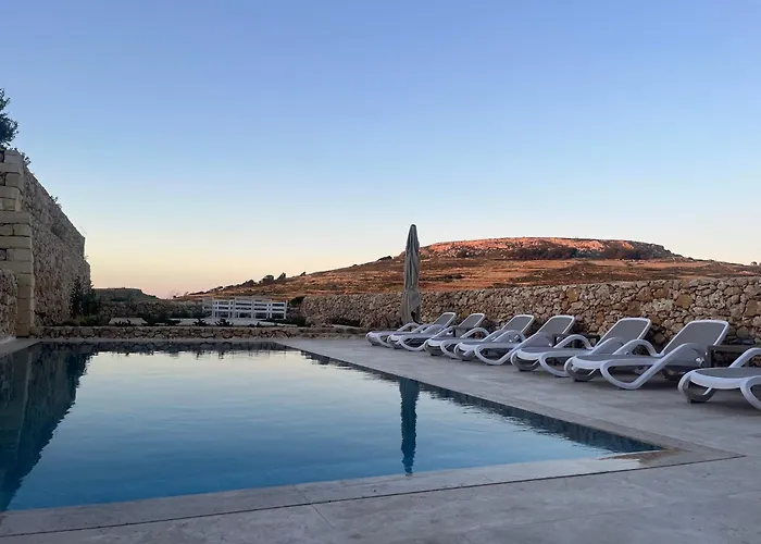 Veduta Ta Pinu With Stunning Views Garden Sauna Pool And Gym Hotel apartamentowy