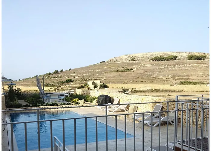 Hotel apartamentowy Veduta Ta Pinu With Stunning Views Garden Sauna Pool And Gym