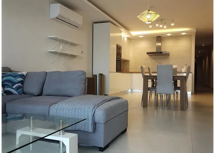 Veduta Ta Pinu With Stunning Views Garden Sauna Pool And Gym Hotel apartamentowy