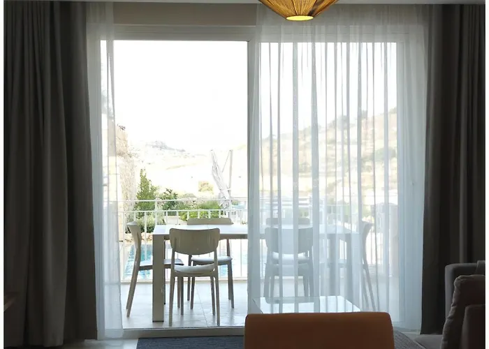 Veduta Ta Pinu With Stunning Views Garden Sauna Pool And Gym Hotel apartamentowy