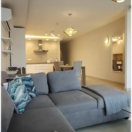 شقة فندقية Veduta Ta Pinu With Stunning Views Garden Sauna Pool And Gym 4*