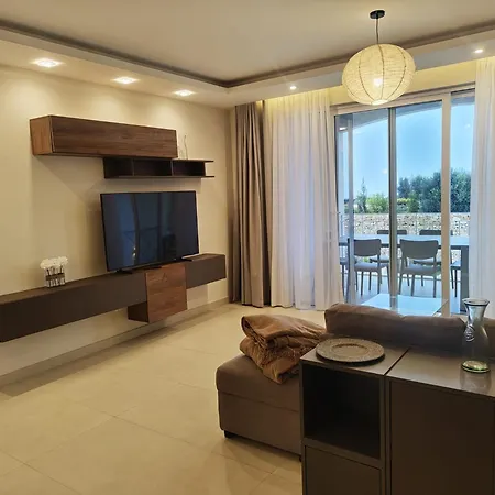 Ξενοδοχείο με διαμερίσματα Veduta Ta Pinu With Stunning Views Garden Sauna Pool And Gym 4*