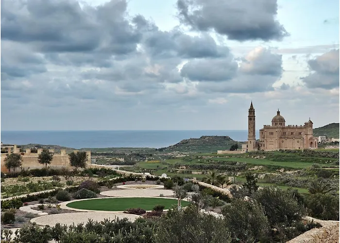 Ξενοδοχείο με διαμερίσματα Veduta Ta Pinu With Stunning Views Garden Sauna Pool And Gym