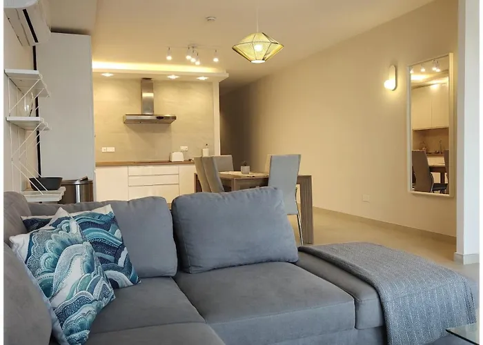 Ξενοδοχείο με διαμερίσματα Veduta Ta Pinu With Stunning Views Garden Sauna Pool And Gym 4*