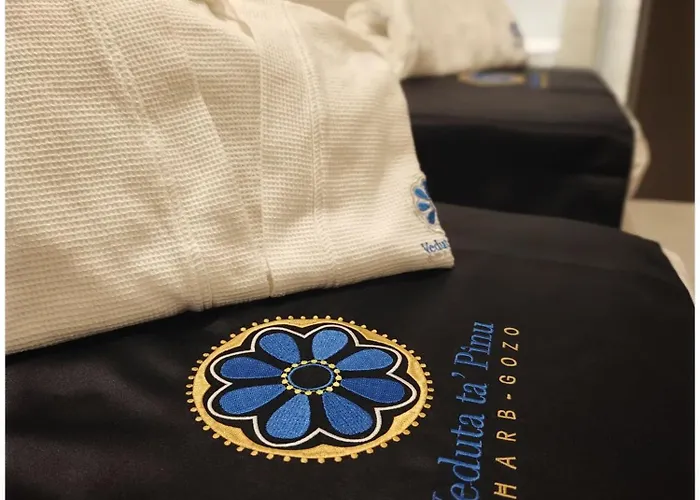 Veduta Ta Pinu With Stunning Views Garden Sauna Pool And Gym Ξενοδοχείο με διαμερίσματα