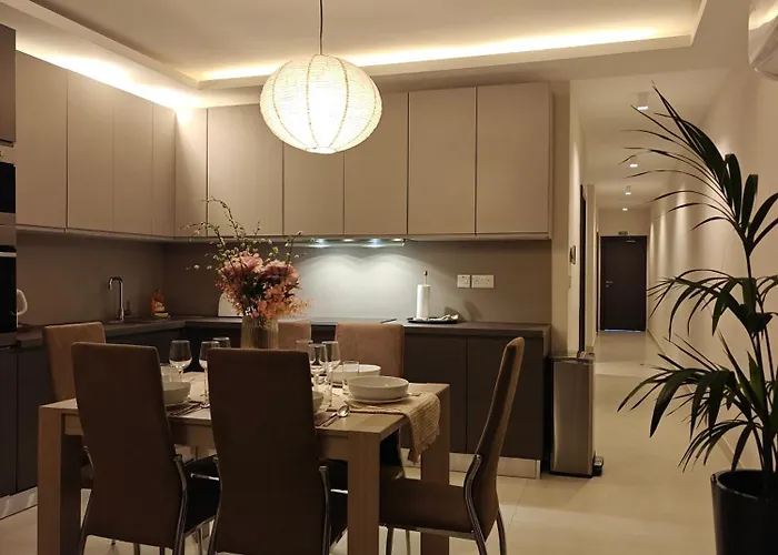 Ξενοδοχείο με διαμερίσματα Veduta Ta Pinu With Stunning Views Garden Sauna Pool And Gym